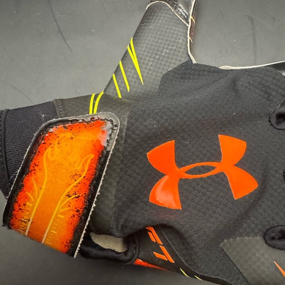 Under Armour UA F7 Men’s Football Gloves w/Gluegrip Size LG Limited Edition- EUC - Picture 13 of 13